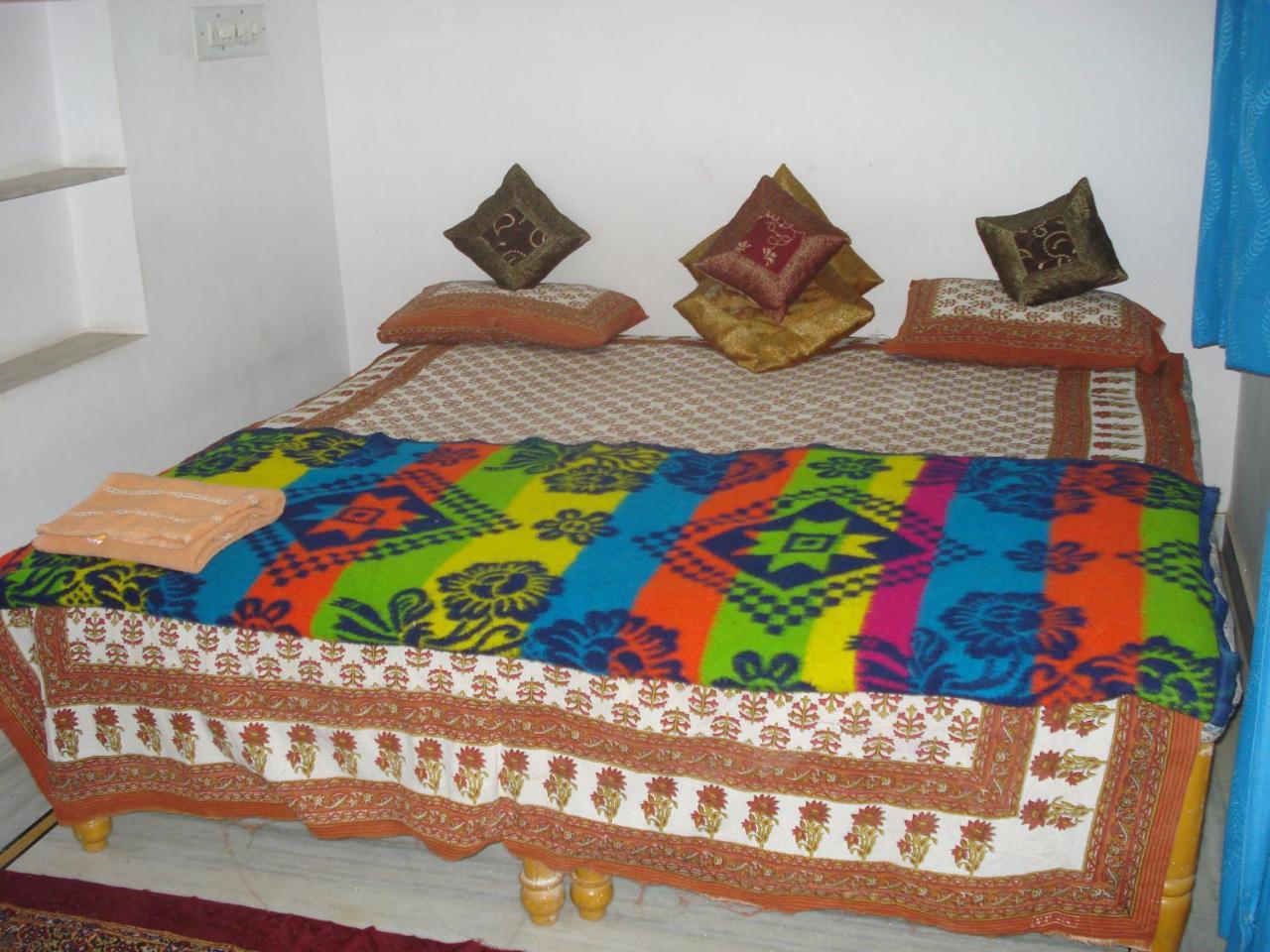 Pink Floyd Cafe & Hotel Pushkar Dış mekan fotoğraf